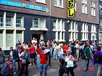 Vor dem Jugendhotel in Amsterdam